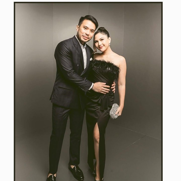 <p>Di acara resepsi pernikahan ini, Jessica Mila tampil serasi dengan suaminya. Keduanya sama-sama mengenakan pakaian bernuansa warna hitam. Tampaknya, resepsi perniakahan Luna dan Maxime menjadi momen quality time bagi Jessica Mila dan suami yang kini disibukkan dengan peran baru sebagai orang tua. (Foto: Instagram @jscmila)</p>