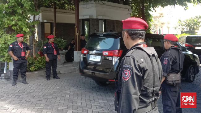 PDIP Gelar Kongres Tertutup di Bali, Megawati Sudah Hadir Kongres ke-6 PDIP digelar tertutup di Bali, mengukuhkan Megawati Soekarnoputri sebagai ketua umum. Keamanan ketat, hanya peserta berizin nan diizinkan masuk.