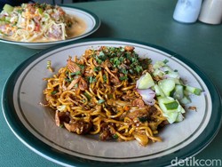 Gurihnya Racikan Bakmi Jawa Mas Pong Sejak 1996 Ada di Tebet