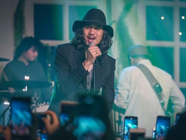 img-title Manggung Hari Rabu di Resepsi Luna-Maxime, Duta Sheila On 7 Izin Ronda?