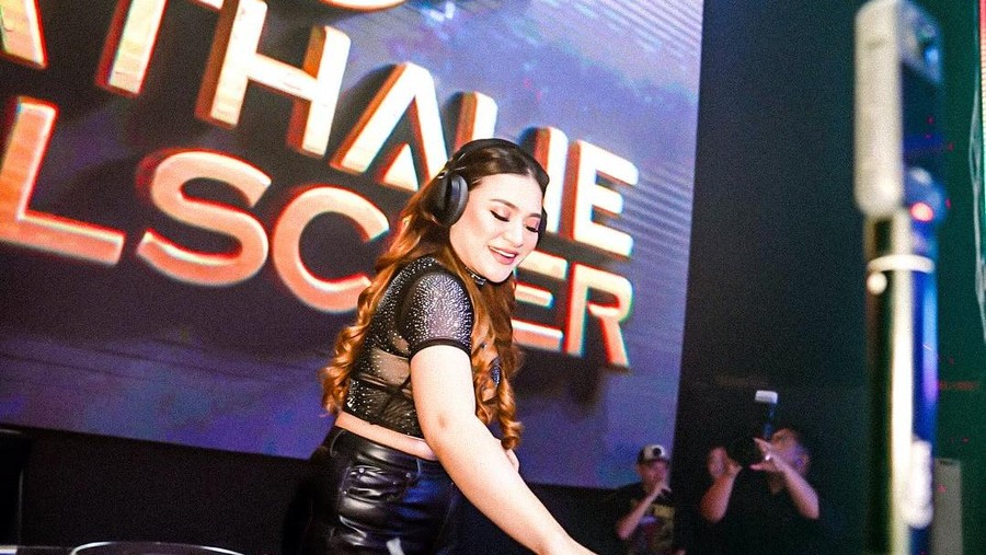 Nathalie Holscher nge-dj lagi Nathalie Holscher