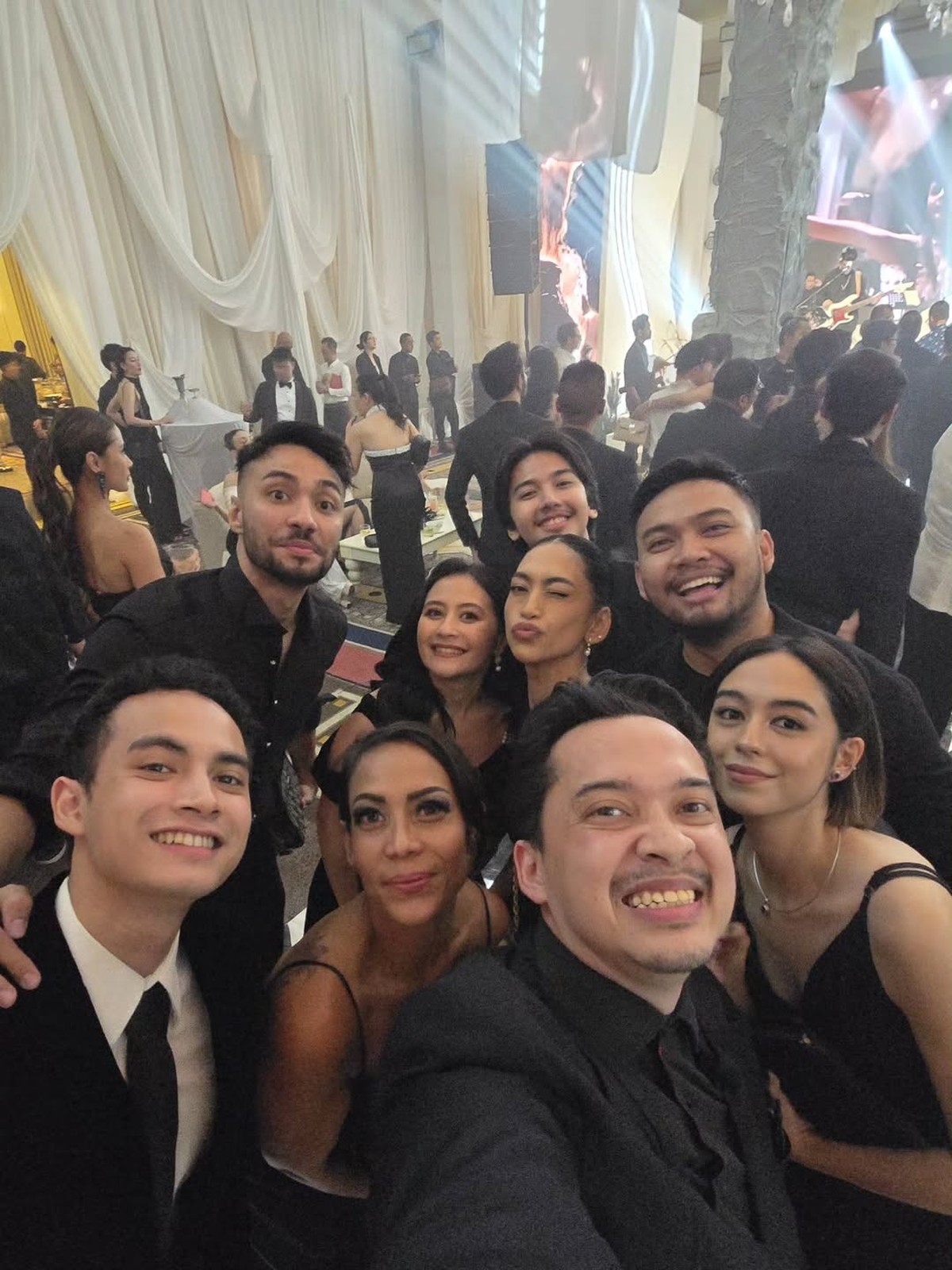 Prilly Latuconsina dan Omara Esteghlal