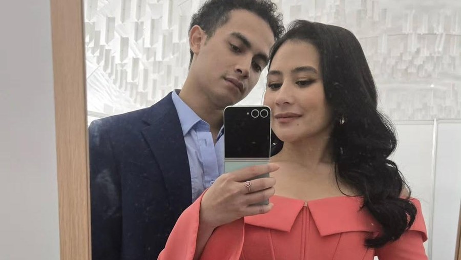 Prilly Latuconsina dan Omara Esteghlal