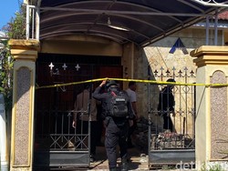 Jibom Polda Jatim Evakuasi Benda Diduga Granat di Malang