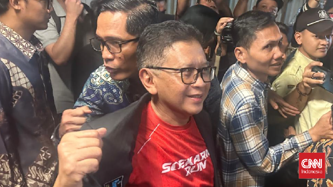 Pulang Dulu ke Rumah, Besok Lapor Bu Mega Hasto Kristiyanto telah resmi keluar Rutan KPK pada Jumat (1/8) malam.