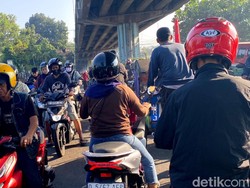 Menguji Kesabaran di Bawah Flyover Kiaracondong Bandung