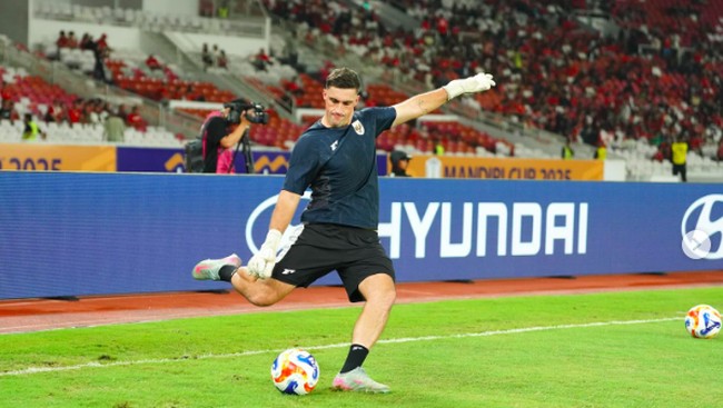 Asisten pelatih kiper Timnas Indonesia U-23 Damian Van Rensburg yang mendapatkan kartu merah memberikan komentarnya usai Piala AFF U-23 2025.
