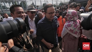 FOTO: Anies, Refly, Hingga Istri Tom Lembong Datangi Rutan Cipinang