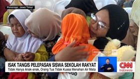 VIDEO: Isak Tangis Warnai Pelepasan Siswa Sekolah Rakyat di Ponorogo