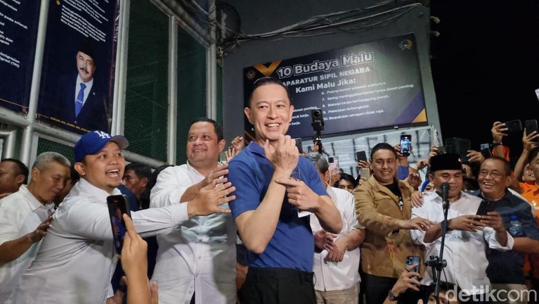 Tom Lembong bebas dari Rutan Cipinang (Taufiq Syarifudin/detikcom)