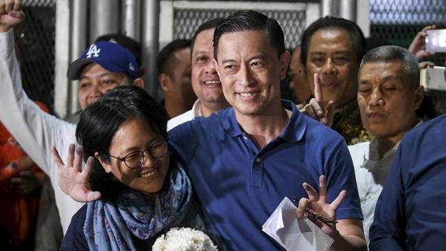 Kejagung Kembalikan Laptop Tom Lembong Setelah Terima Abolisi Kejagung mengembalikan laptop mantan Menteri Perdagangan Tom Lembong setelah ia menerima abolisi dan bebas dari penjara.