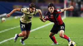Soccer Football - Pre-Season Friendly - FC Seoul v FC Barcelona - Seoul World Cup Stadium, Seoul, South Korea - July 31, 2025 FC Seoul's Bae Hyun-Seo in action with FC Barcelona's Toni Fernandez REUTERS/Kim Hong-Ji