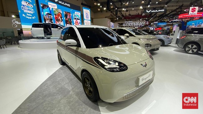 Wuling memberikan diskon besar-besaran untuk model mobil listrik mereka di GIIAS 2025.