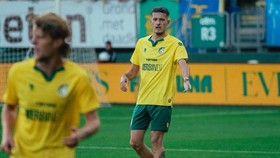 FOTO: Debut 64 Menit Justin Hubner Lawan Leverkusen