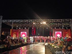 Pesona 17 Kepala Daerah di Sumsel di Swarna Songket Nusantara 2025