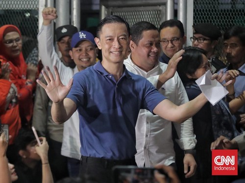 FOTO: Momen Tom Lembong Resmi Bebas usai Dapat Abolisi dari Prabowo