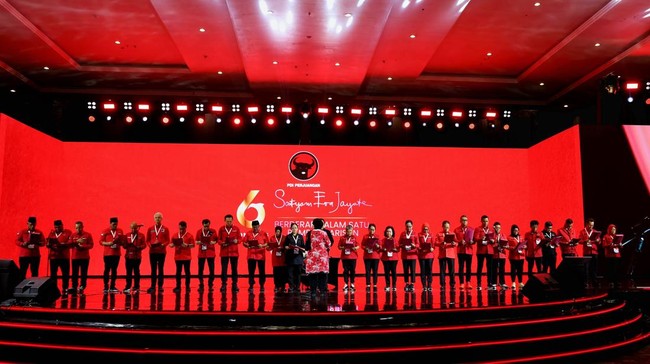 Megawati Soekarnoputri melantik pengurus DPP PDIP 2025-2030, termasuk Hasto Kristiyanto sebagai Sekjen. Pelantikan ini diadakan di Jakarta.