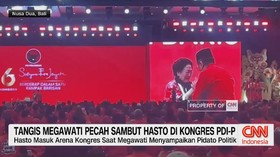 VIDEO: Tangis Megawati Pecah Sambut Hasto di Kongres PDI-P