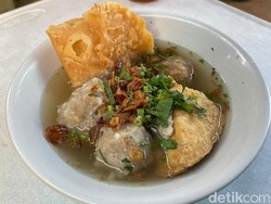 Jajan Bakso Malang dan Es Teler Creamy Murah Meriah di Stasiun Tebet