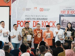 Menbud Rilis Buku Kartu Pos Bergambar Fort De Kock, Padang & Sekitarnya