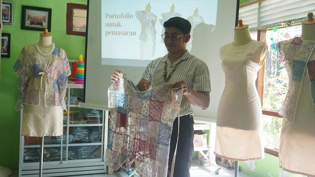 Dorong Ekonomi Kreatif, Pertamina Gelar Pelatihan Desain Batik Leles Melalui dukungan berkelanjutan Pertamina Lubricants, diharapkan produk Batik Leles dapat memiliki daya saing tinggi dan memperluas pasar ke tingkat nasional.