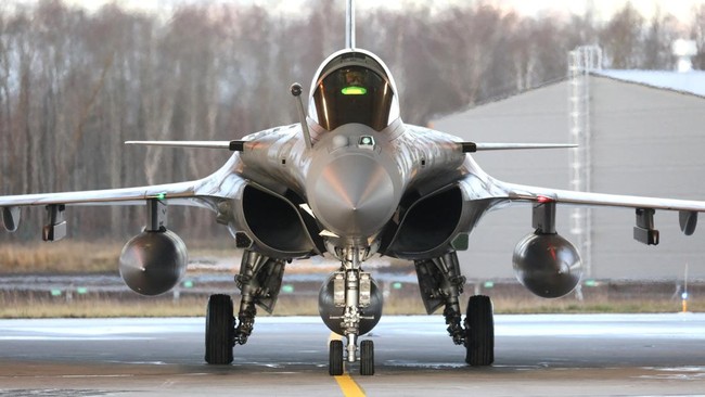 Jet tempur Rafale pertama yang dibuat untuk Indonesia telah terlihat di fasilitas pabrik Dassault di Bordeaux, Prancis.