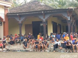 Warga Desa Keboireng Tulungagung Protes Ada Penambang Emas dari Luar Kota
