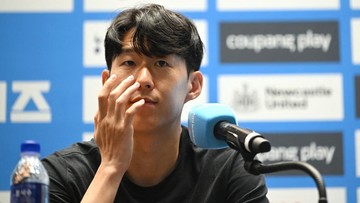 Berita Olahraga Terkini CNN Sport : FOTO: Detik-detik Son Heung Min Emosional Tinggalkan Tottenham