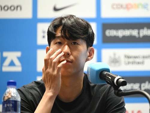 FOTO: Detik-detik Son Heung Min Emosional Tinggalkan Tottenham