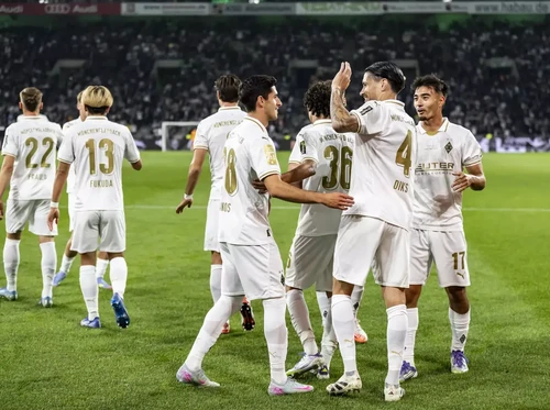 Kevin Diks Cetak Gol Debut, Borussia Hajar Valencia 2-0