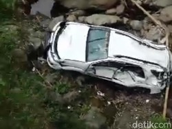 Fortuner Masuk Jurang di Lereng Bromo Diduga karena Rem Blong