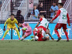 Lionel Messi Cedera usai Diredam 3 Pemain Necaxa
