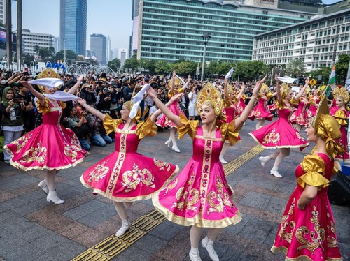 FOTO: Semarak Parade Budaya 6 Negara di CFD Bundaran HI