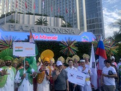 Meriahnya Parade JWFF 2025 di Bundaran HI Tampilkan Kesenian Berbagai Negara