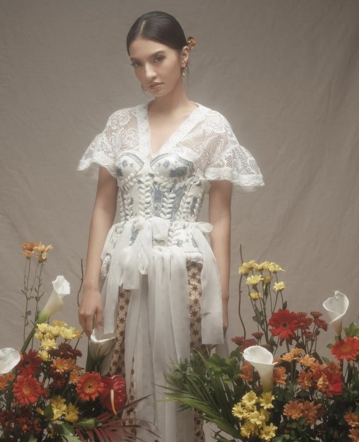 Pesona Raline Shah Saat Cicip Durian Medan hingga Sandwich Denmark