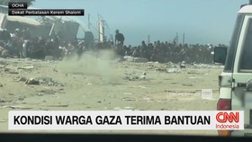 VIDEO: Mengejar Truk Bantuan, Warga Gaza Berjongkok Hindari Tembakan