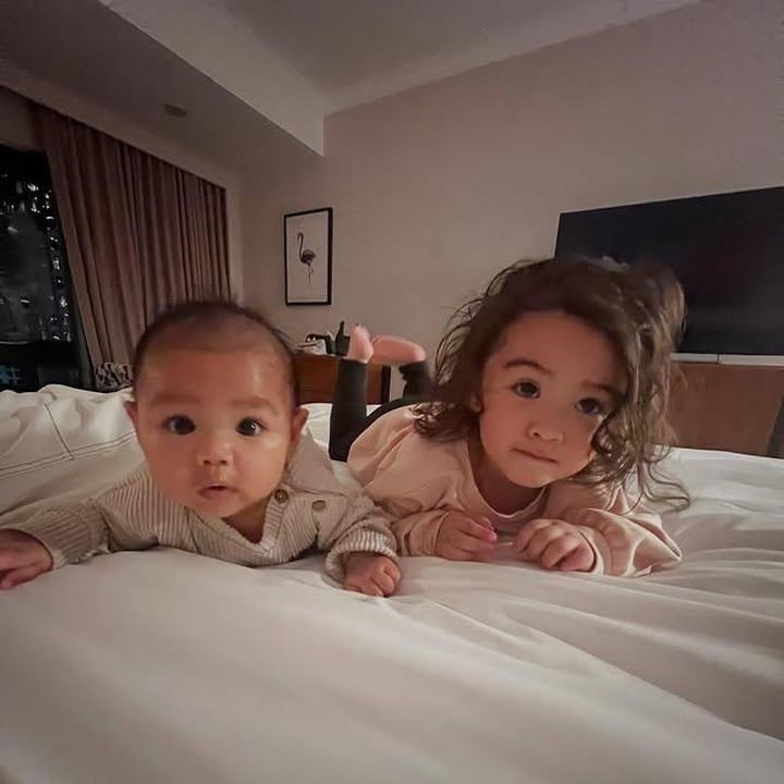 <p>Baru-baru ini, Ello membagikan potret hangat bersama kedua putrinya di media sosial. Momen tersebut langsung mencuri perhatian netizen dan menuai banyak komentar positif. (Foto: Instagram @marcello_tahitoe)</p>