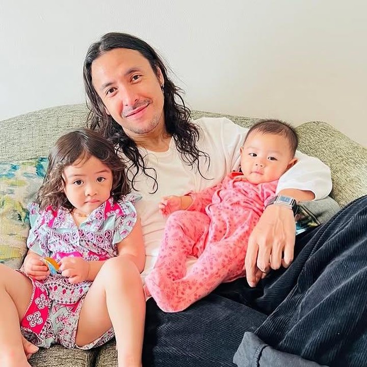 <p>Dalam unggahan tersebut, terlihat betapa ia merindukan momen kebersamaan saat harus meninggalkan rumah karena pekerjaannya, Bunda. "Selalu kangen berat ninggalin mereka," tulis Marcello melalui unggahan Instagramnya. (Foto: Instagram @marcello_tahitoe)</p>