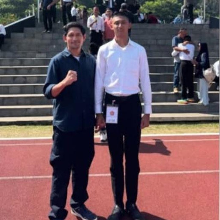 <p>Kabar bahagia datang dari keluarga aktor Ibnu Jamil, Bunda. Sang putra Muhammad Dhofin Maula Jamil atau akrab disapa Dhofin baru saja lolos masuk Akademi Militer (Akmil) 2025. (Foto: Instagram @mayamaula9/ @ibnujamilo)</p>