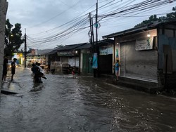 Hujan Deras, Permukiman di Pondok Melati Bekasi Banjir 1 Meter