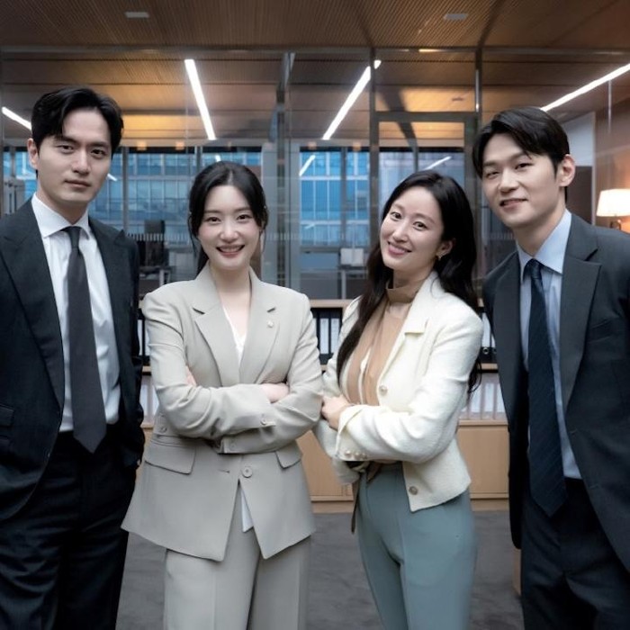 Drama Korea Beyond the Bar berhasil tamat dengan perolehan rating lebih dari 8%. Drama bertema hukum ini dibintangi oleh Jung Chae Yeon hingga Lee Jin Wook.