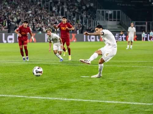 Kevin Diks Ketiban Durian Runtuh di Monchengladbach