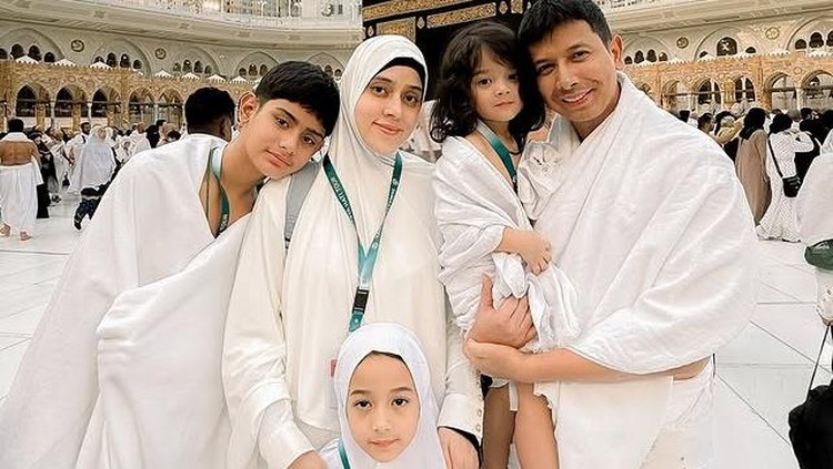 Cerita Fairuz A Rafiq Umrah Bareng Keluarga Cerita Fairuz A Rafiq Umrah Bareng Keluarga