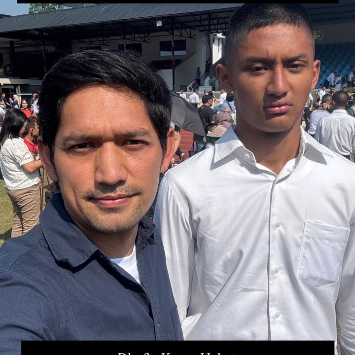 <p>Ibnu begitu bahagia dan bersyukur karena sang putra bisa lolos masuk Akmil. "Dhofin Kamu Hebat. Ternyata Ambisimu begitu besar dan kau lampiaskan dengan prestasi yang membanggakan. Ini adalah Bales Dendam terhebat Dhof," ungkap Ibnu. Pada awal Mei lalu, Ibnu juga sempat mengunggah potretnya saat mendampingi sang putra di acara kelulusan SMA. Sebelum lulus SMA, Dhofin diketahui pernah menjadi anggota Paskibraka Jakarta Selatan, Bunda. (Foto: Instagram @mayamaula9/ @ibnujamilo)</p>
