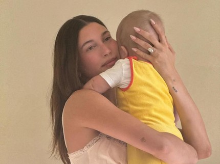 Jelang Ultah Pertama Baby Jack, Hailey Bieber Bagikan Benda-benda Andalannya saat Hamil