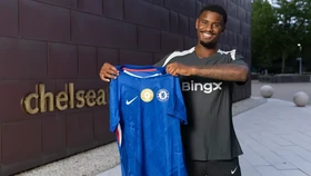 Chelsea Resmi Datangkan Bek Muda Ajax Rp800 Miliar