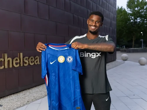 Chelsea Resmi Datangkan Bek Muda Ajax Rp800 Miliar