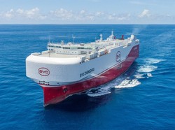Perdana! Kapal Jumbo BYD Zhengzhou Pengangkut 7.000 Mobil Bersandar di Jakarta