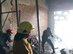 Kebakaran di Mangga Dua Padam: 3 Lantai Terdampak, 4 Orang Luka