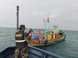 Kapal Maling Ikan Asal Malaysia Ditangkap di Selat Malaka